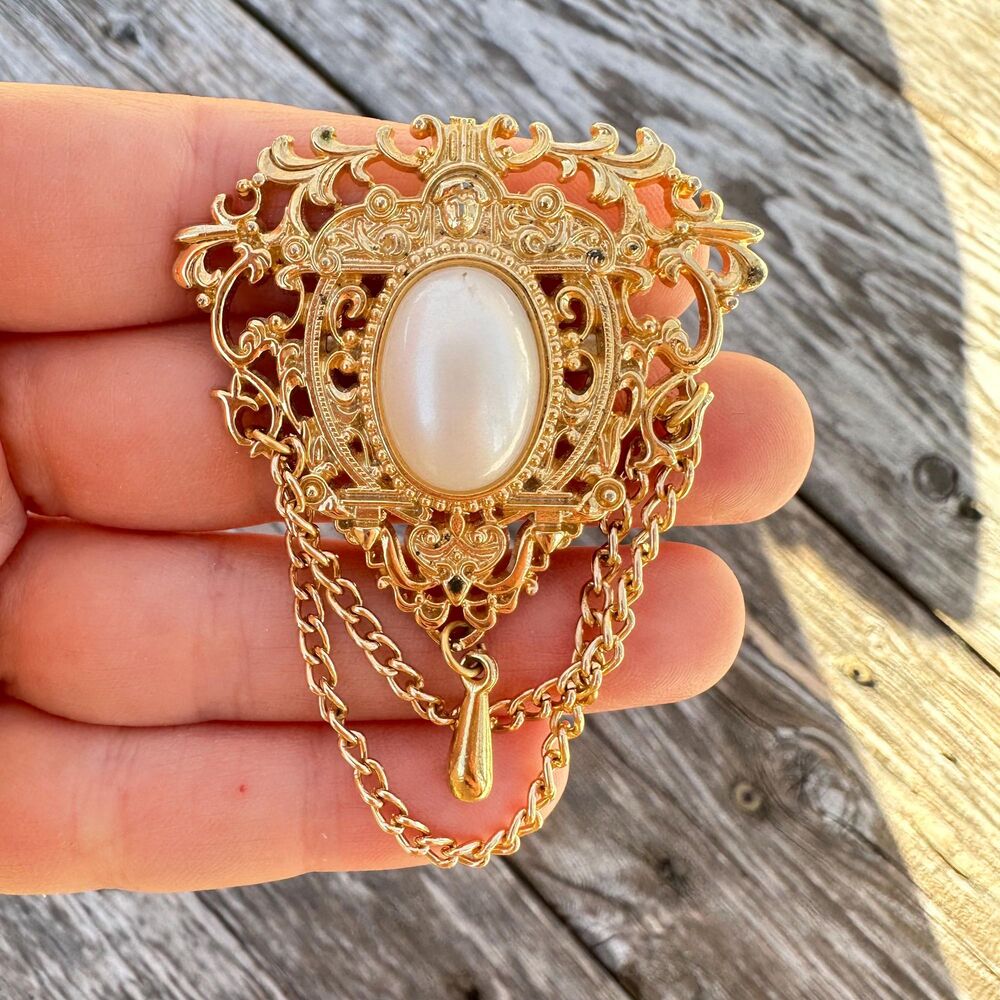 Vintage Jewelry Faux Pearl Gold Tone Brooch